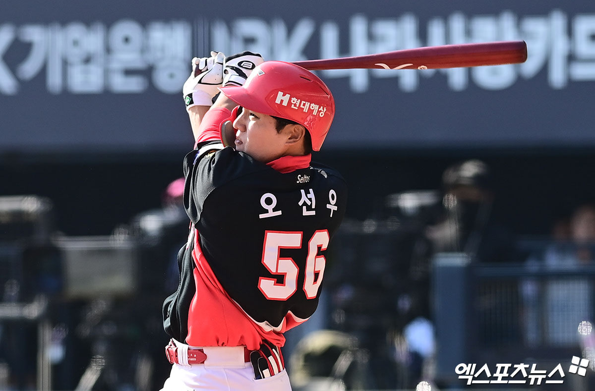 21일 오후 서울 송파구 잠실야구장에서 열린 '2026 신한 SOL Bank KBO리그 시범경기' KIA 타이거즈와 두산 베어스의 경기, 9회초 무사 2루 KIA 오선우가 1타점 적시 2루타를 때려내고 있다. 잠실, 박지영 기자