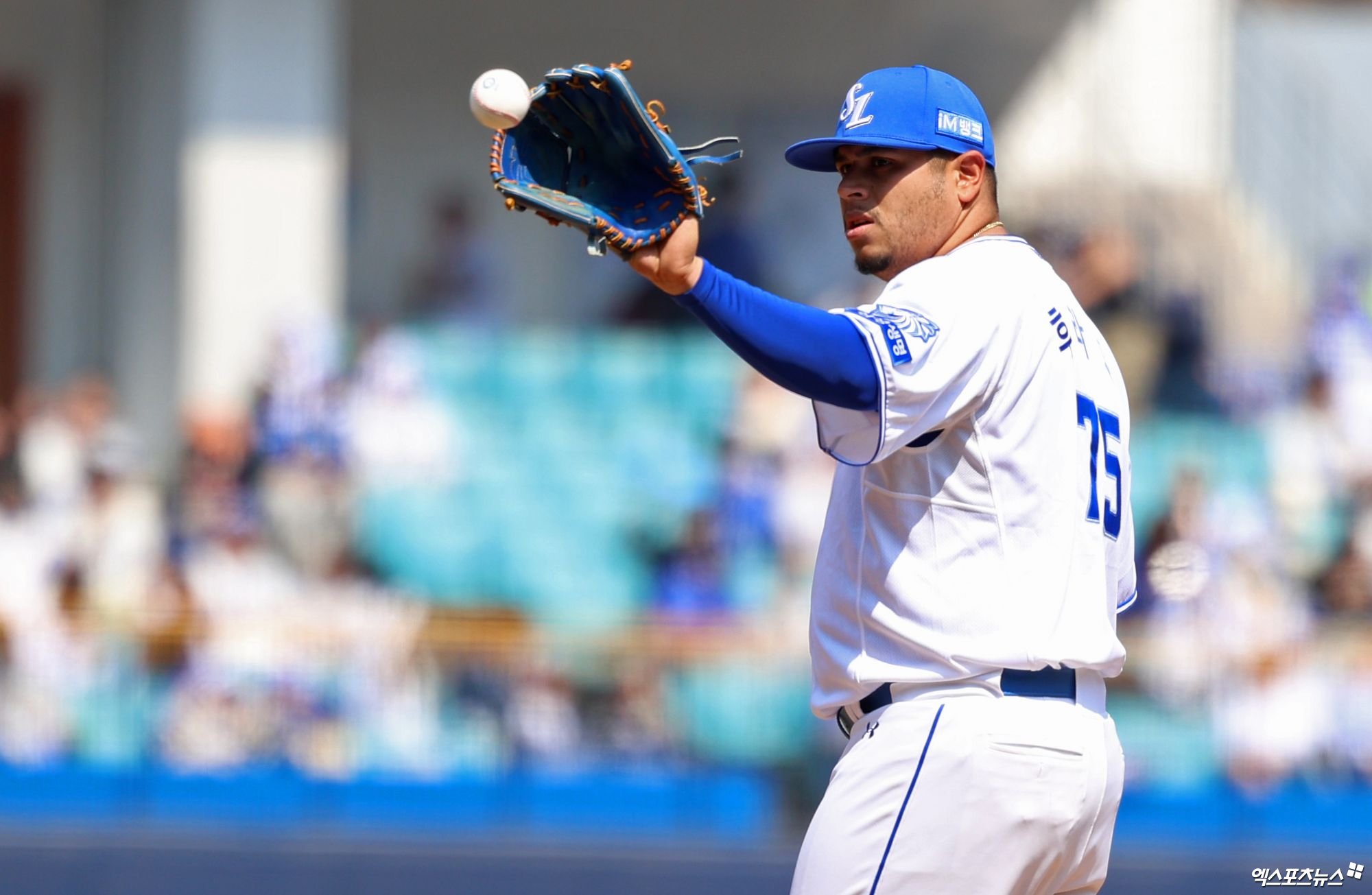 삼성 라이온즈 후라도가 21일 대구삼성라이온즈파크에서 열린 2026 KBO 시범경기 LG 트윈스전에 선발 등판해 5이닝 5피안타(1피홈런) 무사사구 4탈삼진 1실점을 기록했다. 삼성 라이온즈
