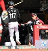 '사구에 복부 맞고도 뛰어'…'신인 107순위+등번호 117번' LG 강민균, 사령탑이 눈여겨 보고 있었다→퓨처스서 엄청 잘 치더라 [대구 현장]