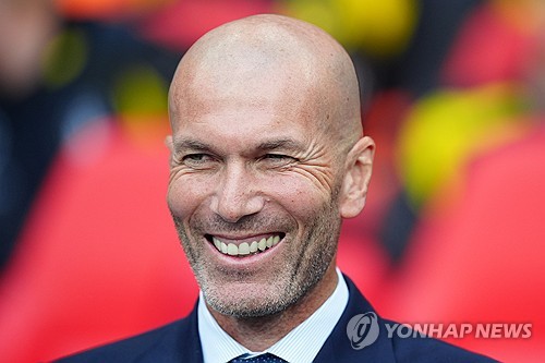 프랑스 매체 RMC 스포츠가 지난 23일(한국시간) 지단이 디디에 데샹의 후임으로 프랑스 축구 대표팀 감독으로 부임할 거라고 보도했다.지단은 2021년 여름 레알 마드리드 2기를 끝낸 뒤, 지금까지 휴식을 취하고 있다. 그는 레알에서만 두 차례 감독직을 맡았으며 여기에서 수많은 트로피를 들어 올렸다. 연합뉴스