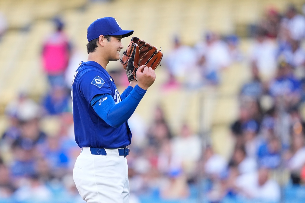 LA 다저스 오타니 쇼헤이가 25일(한국시간) 미국 캘리포니아주 로스앤젤레스의 다저 스타디움에서 열린 LA 에인절스와 2026 미국 메이저리그(MLB) 시범경기 홈게임에서 선발 등판, 4이닝 4피안타 2볼넷 11탈삼진 3실점을 기록했다. 아웃카운트 12개 중 11개를 삼진으로 잡았지만, 5회 갑자기 구속이 떨어지며 3점을 내주고 무너졌다. 타석에서는 2타수 1안타를 기록한 후 대타로 교체됐다. 연합뉴스