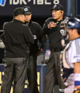 [오피셜] 체크스윙 비디오 판독했는데 '어, 몸에 맞았네?'→死구로 판정 가능, KBO, 비디오 판독 제도 개선...수비상 유틸리티 부문 신설