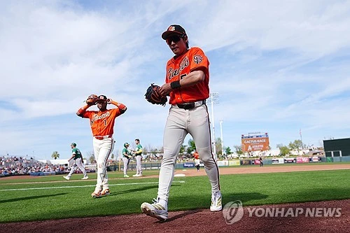 미국 메이저리그 샌프란시스코 자이언츠의 이정후가 26일(한국시간) 미국 캘리포니아주 샌프란시스코의 오라클파크에서 열린 2026 메이저리그 개막전에서 뉴욕 양키스를 상대로 5번타자 겸 우익수로 선발출전, 4타수 무안타를 기록했다. 사진 연합뉴스
