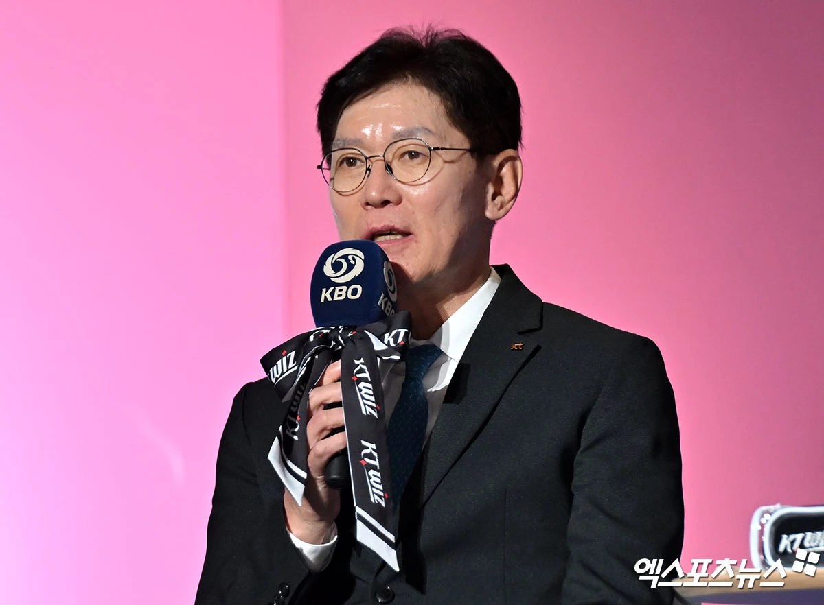  26일 오후 서울 송파구 롯데호텔 월드에서 열린 ‘2026 신한은행 SOL KBO’ 미디어데이, KT 이강철 감독이 출사표를 말하고 있다. 잠실, 김한준 기자