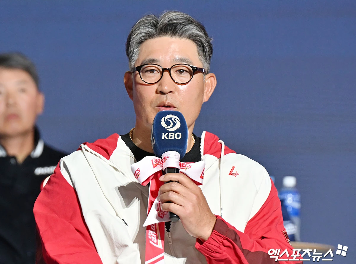  26일 오후 서울 송파구 롯데호텔 월드에서 열린 ‘2026 신한은행 SOL KBO’ 미디어데이, SSG 이숭용 감독이 출사표를 말하고 있다. 잠실, 김한준 기자