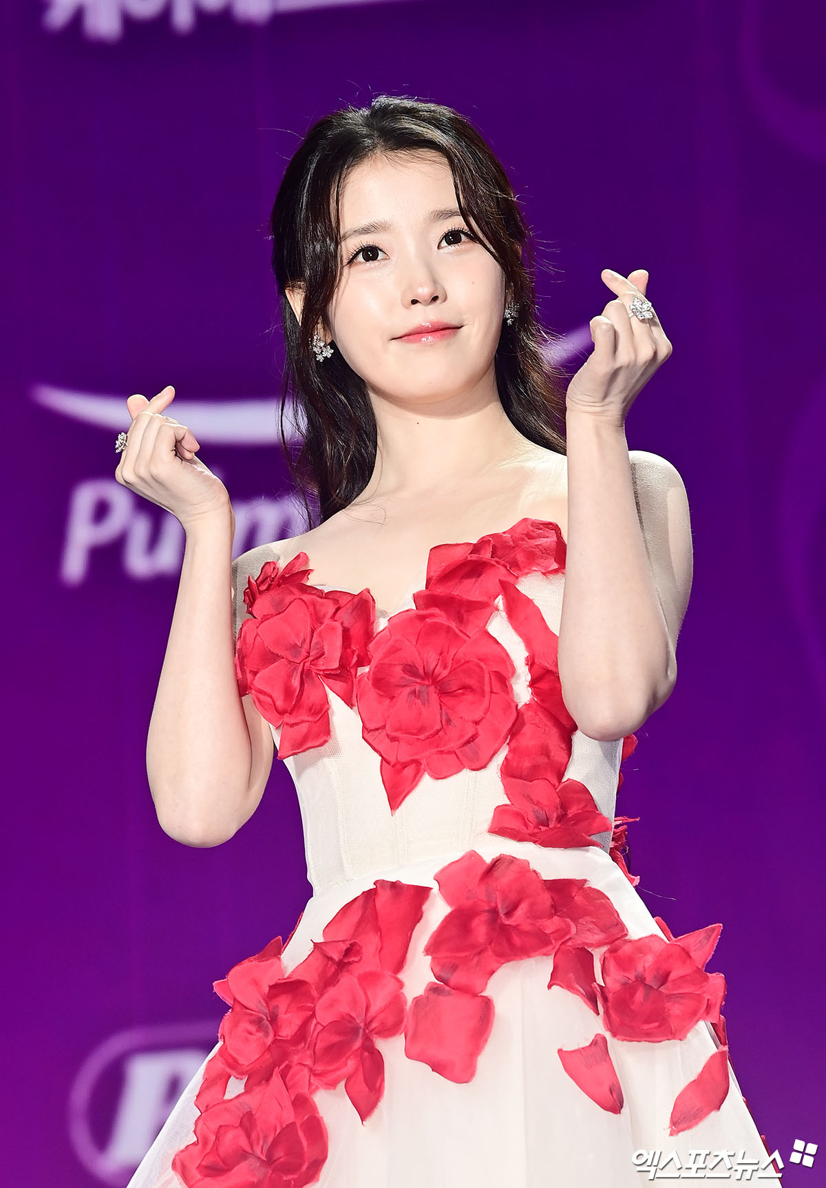 IU.