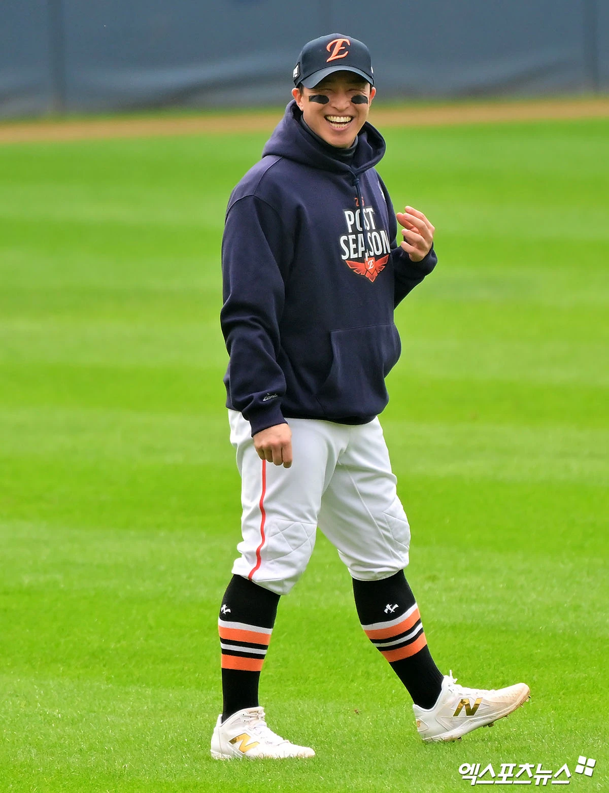 한화 이글스 베테랑 외야수 손아섭이 정규시즌 개막 엔트리에 포함됐다. 지난달 초 한화와 1년 총액 1억원에 FA 계약을 맺은 손아섭은 올해 시범경기에서 7경기 13타수 5안타 타율 0.385, 2타점, 출루율 0.385, 장타율 0.538을 기록했다. 엑스포츠뉴스 DB