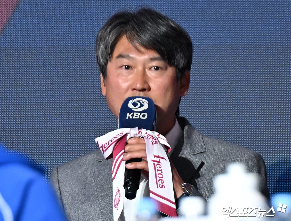 26일 오후 서울 송파구 롯데호텔 월드에서 열린 ‘2026 신한은행 SOL KBO’ 미디어데이, 키움 설종진 감독이 출사표를 말하고 있다. 엑스포츠뉴스 DB