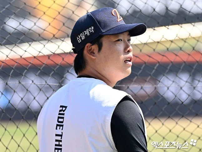 한화 이글스 신인 외야수 오재원이 구단 창단 41년사 최초로 고졸 신인 개막전 리드오프 출전이라는 새 역사를 썼다. 오재원은 지난 2009년 김상수과 2022년 김도영에 이어 KBO리그에서도 역대 세 번째 기록을 세웠다. 한화는 28일 대전 한화생명볼파크에서 키움 히어로즈와 18년 만에 홈 개막전을 치른다. 대전, 김한준 기자