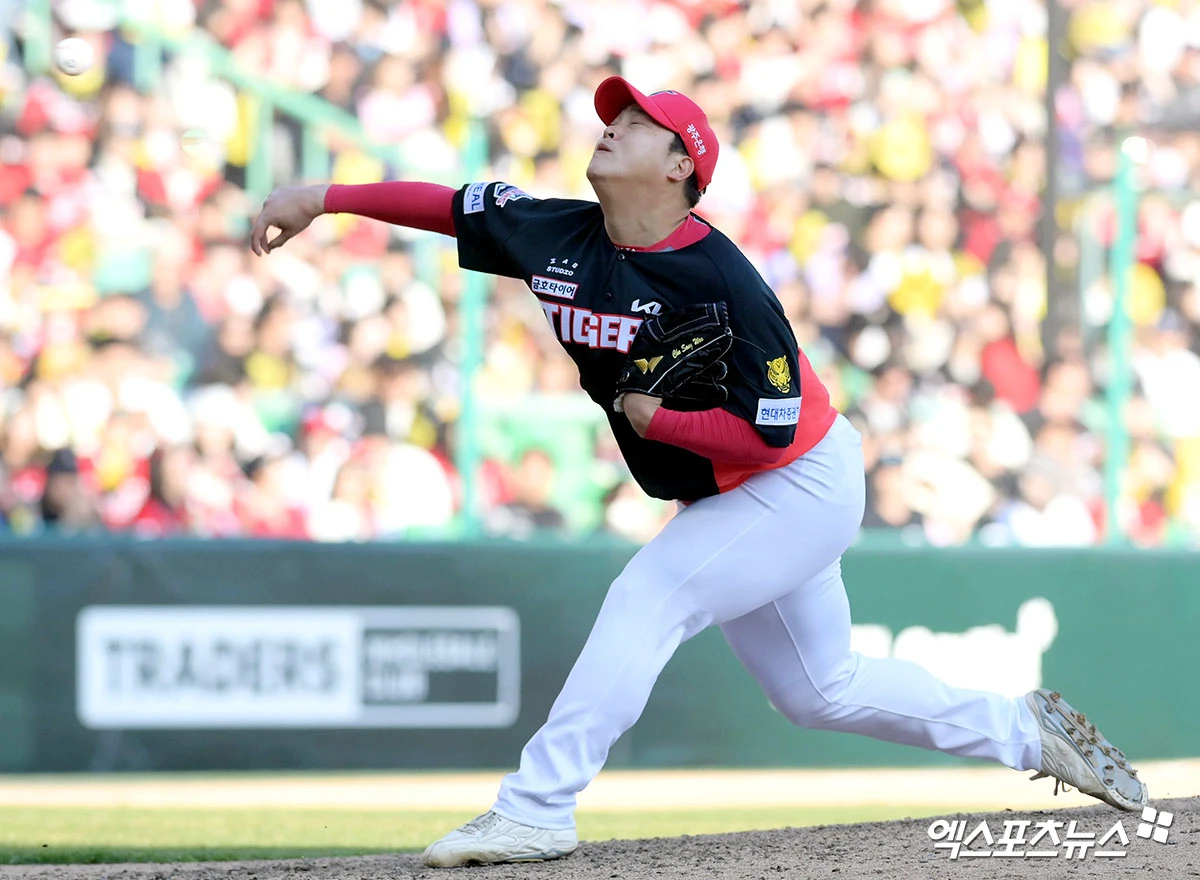 28일 오후 인천SSG랜더스필드에서 열린 '2026 신한 SOL Bank KBO리그' KIA 타이거즈와 SSG 랜더스의 경기, SSG가 홈개막전 7:6 역전 승리를 거뒀다.  9회말 KIA 조상우가 공을 힘차게 던지고 있다. 인천, 고아라 기자