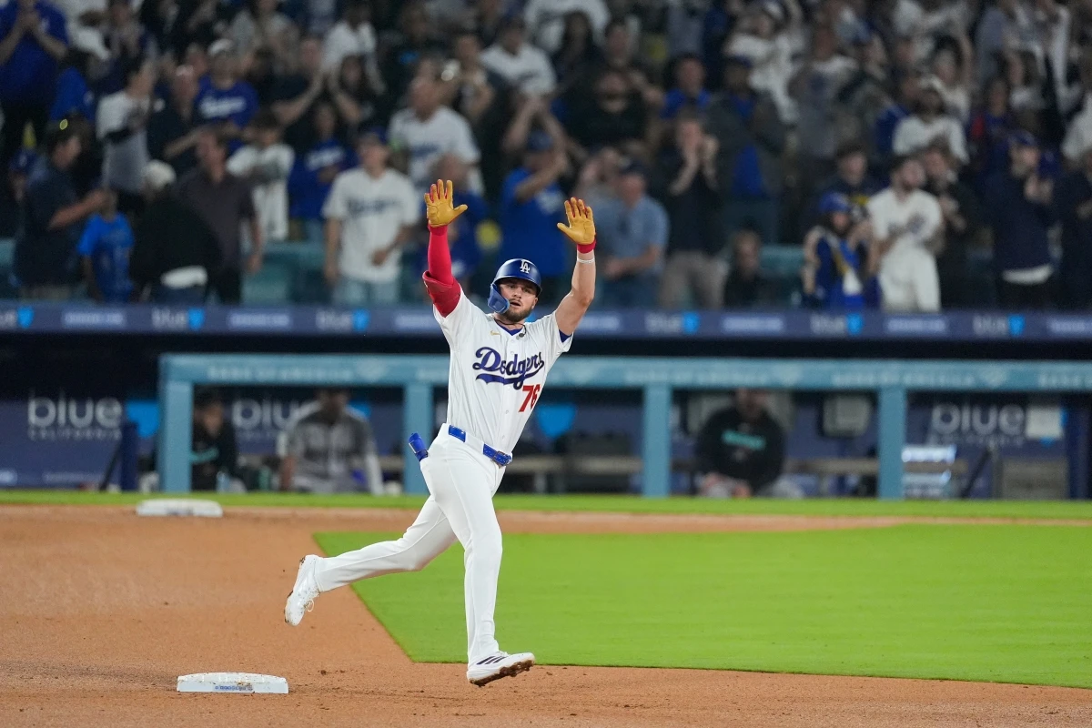 LA 다저스 내야수 알렉스 프리랜드가 28일 미국 캘리포니아주 로스앤젤레스의 다저스타디움에서 열린 2026 미국 메이저리그(MLB) 애리조나 다이아몬드백스와의 홈경기에 9번타자 겸 2루수로 선발 출전해 3타수 2안타 1타점 2득점으로 활약했다. 연합뉴스