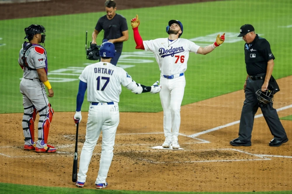 LA 다저스 내야수 알렉스 프리랜드가 28일 미국 캘리포니아주 로스앤젤레스의 다저스타디움에서 열린 2026 미국 메이저리그(MLB) 애리조나 다이아몬드백스와의 홈경기에 9번타자 겸 2루수로 선발 출전해 3타수 2안타 1타점 2득점으로 활약했다. 연합뉴스