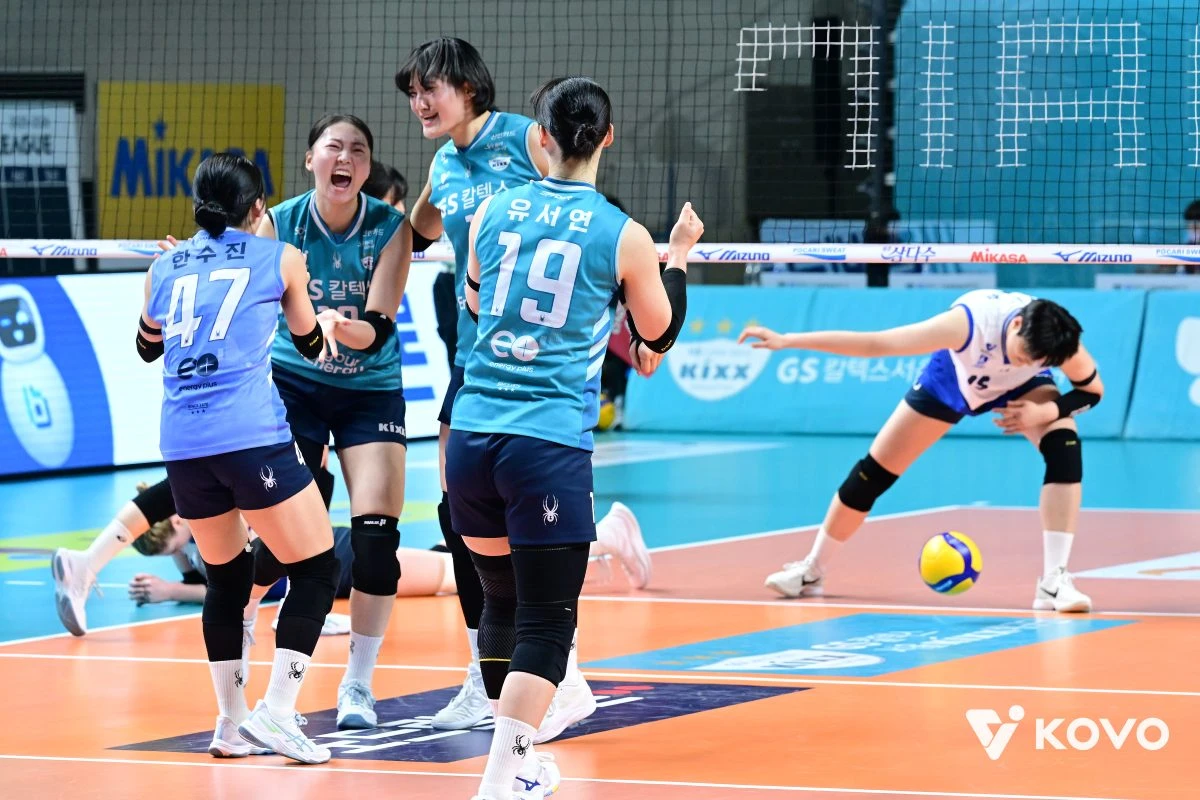 GS칼텍스는 28일 서울 장충체육관에서 열린 현대건설과의 진에어 2025-2026 V-리그 포스트시즌 여자부 플레이오프(3전2선승제) 2차전에서 세트스코어 3-0(25-23 25-23 25-19) 완승을 거뒀다. 지난 1차전을 3-1로 이겼던 GS칼텍스는 안방에서 진행된 2차전도 승리하면서 다음 달 1일부터 한국도로공사와 5전 3선승제의 챔피언결정전을 치르게 됐다. GS칼텍스의 마지막 챔피언결정전 진출은 5년 전인 2020-2021시즌이다. 당시 GS칼텍스는 흥국생명을 꺾고 구단 사상 첫 통합 우승 및 여자부 최초 트레블을 달성했다. 한국배구연맹(KOVO) 