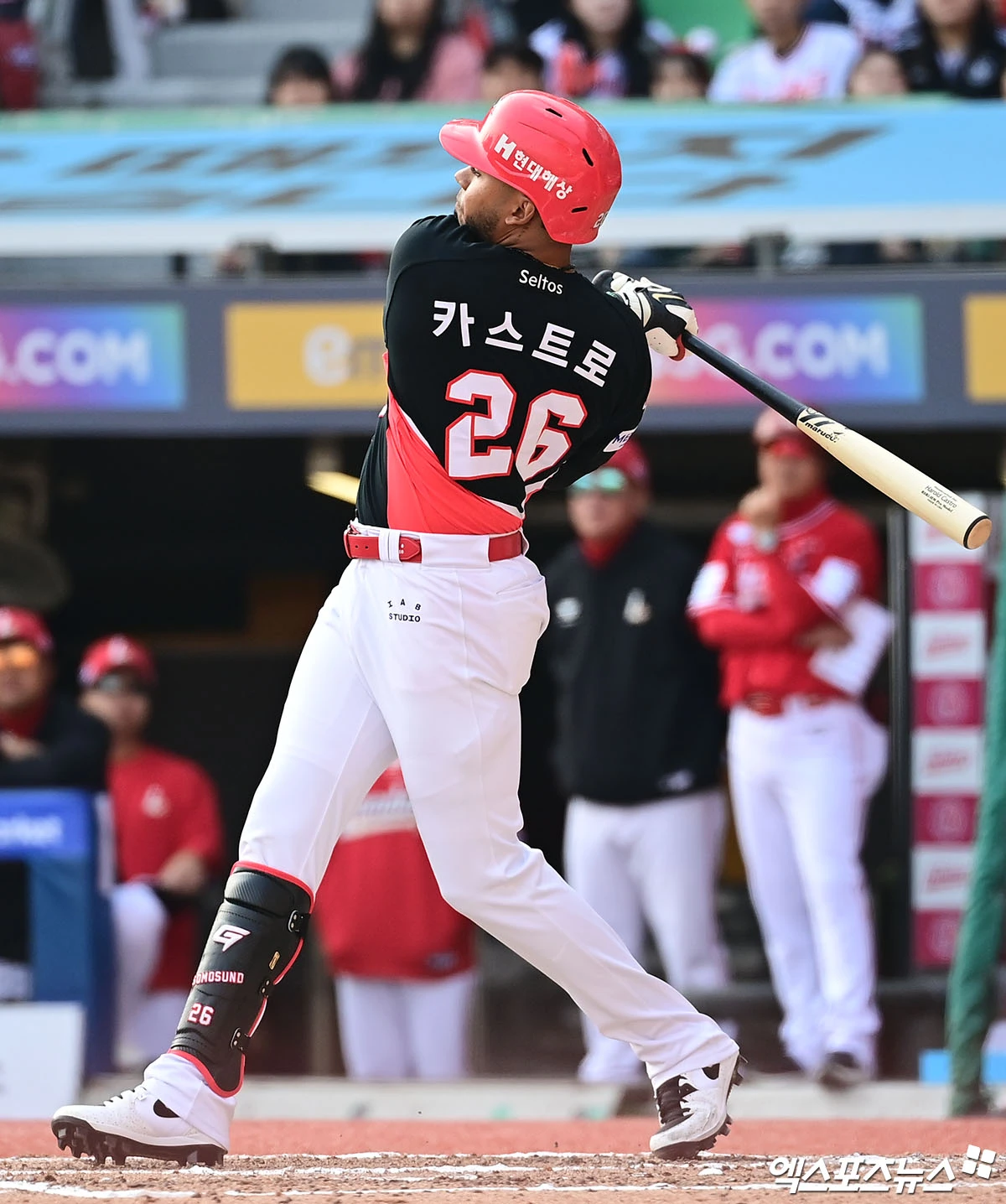 29일 오후 인천SSG랜더스필드에서 열린 '2026 신한 SOL Bank KBO리그' KIA 타이거즈와 SSG 랜더스의 경기, 7회초 2사 1루 KIA 카스트로가 SSG 투수 김택형 상대로 투런 홈런을 때려내고 있다. 인천, 박지영 기자