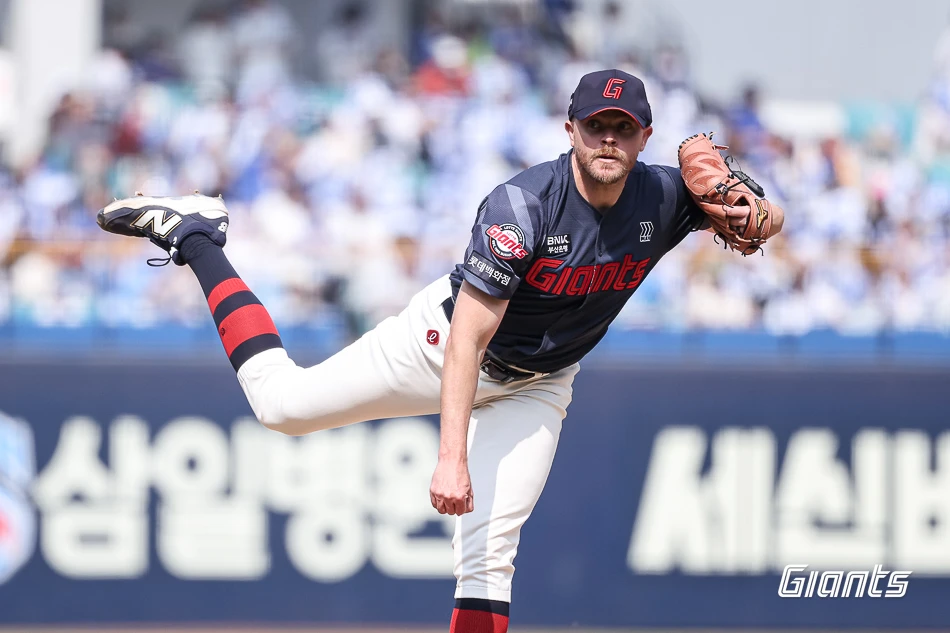 롯데 자이언츠 외국인 투수 제레미 비슬리가 29일 대구 삼성 라이온즈파크에서 열린 2026 신한 SOL KBO리그 삼성 라이온즈와의 팀 간 2차전에 선발등판, 5이닝 무실점으로 한국 무대 첫승을 따냈다. 사진 롯데 자이언츠