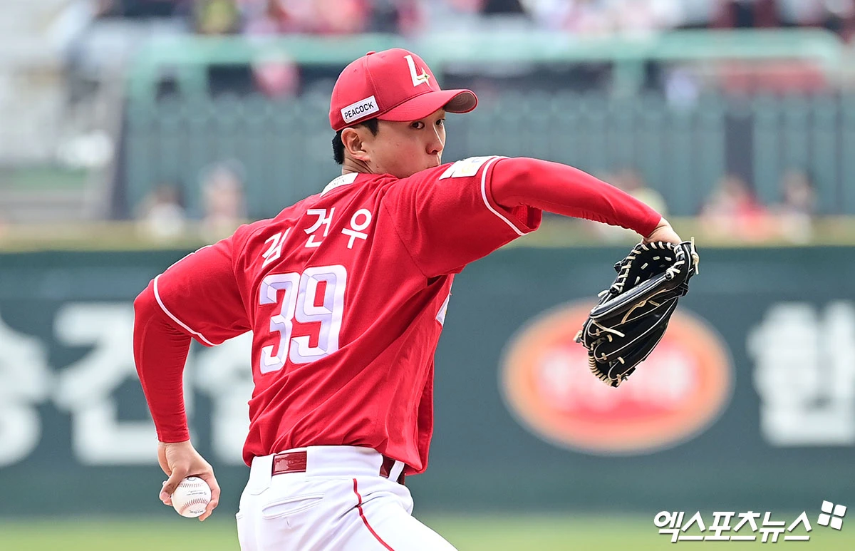 29일 오후 인천SSG랜더스필드에서 열린 '2026 신한 SOL Bank KBO리그' KIA 타이거즈와 SSG 랜더스의 경기, 1회초 SSG 선발투수 김건우가 역투하고 있다. 인천, 박지영 기자