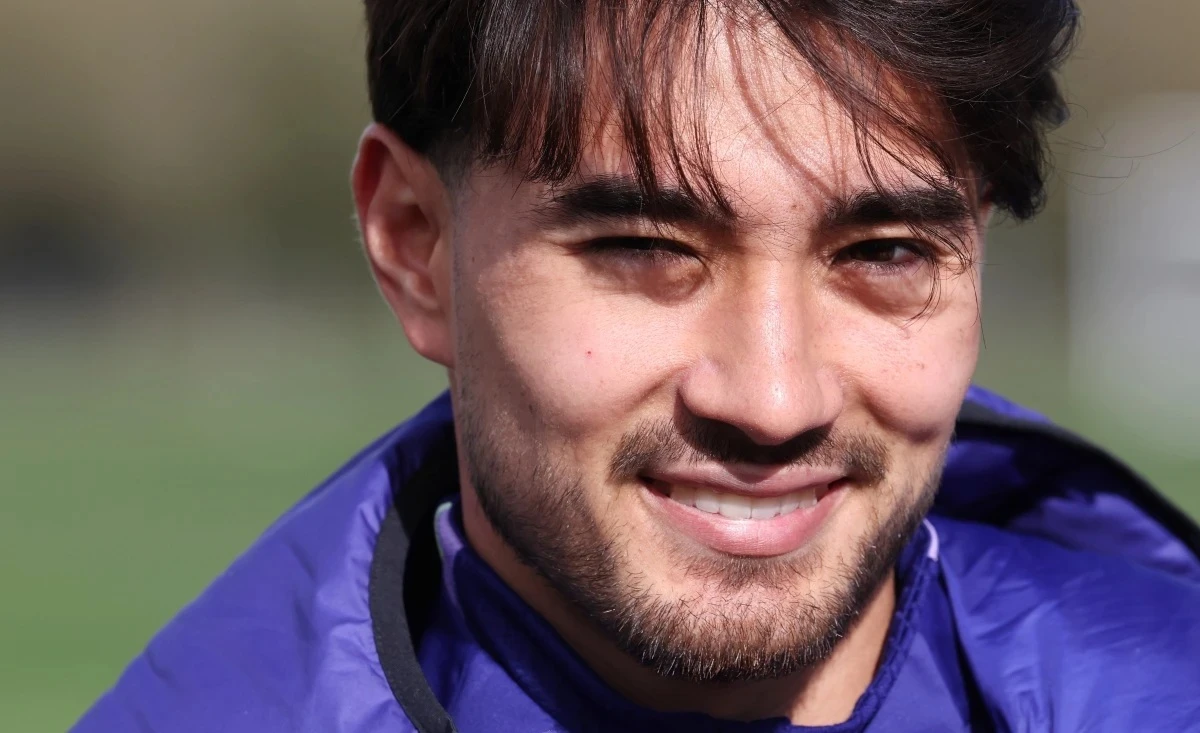 홍명보호의 '혼혈 태극전사' 옌스 카스트로프(묀헨글라트바흐)가 부상으로 3월 A매치 2연전에 나서지 못한 채 소속팀으로 일찍 복귀한다. 한국 축구대표팀은 카스트로프가 29일 소집 해제돼 소속팀인 묀헨글라트바흐(독일)로 돌아간다고 밝혔다. 카스트로프는 이번 소집 직전 소속팀에서 치른 경기에서 오른쪽 발목 염좌 부상을 입고서 대표팀에 왔다. 대표팀 관계자는 '치료와 훈련을 반복하며 준비하던 카스트로프의 부상 부위 상태를 이날 오전 중 피지컬 코치와 의무 트레이너들이 최종 점검한 결과 다음 경기 출전이 어렵다고 판단했다. 선수 보호 차원에서 소집 해제를 결정했다'고 설명했다. 연합뉴스