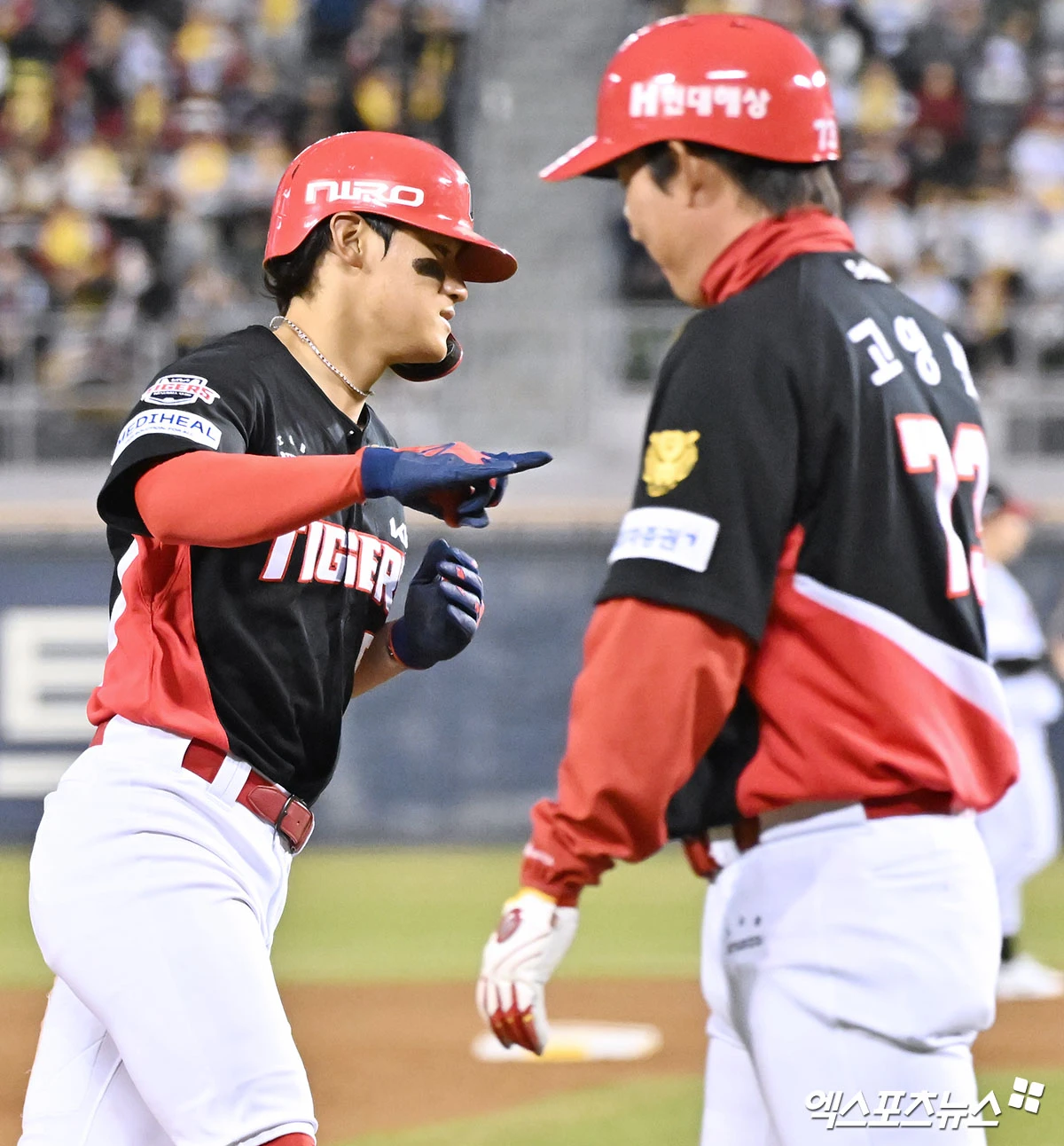 31일 오후 서울 송파구 잠실야구장에서 열린 '2026 신한 SOL Bank KBO리그' KIA 타이거즈와 LG 트윈스의 경기, 2회초 2사 2루 KIA 김도영이 투런 홈런을 날린 후 기뻐하고 있다. 잠실, 김한준 기자