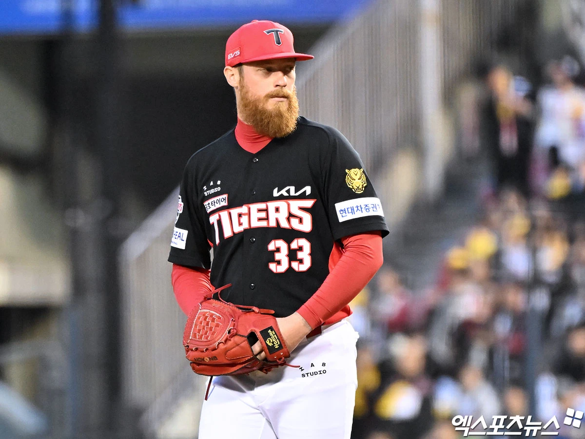 31일 오후 서울 송파구 잠실야구장에서 열린 '2026 신한 SOL Bank KBO리그' KIA 타이거즈와 LG 트윈스의 경기, 1회말 KIA 선발투수 올러가 공을 힘차게 던지고 있다. 잠실, 김한준 기자