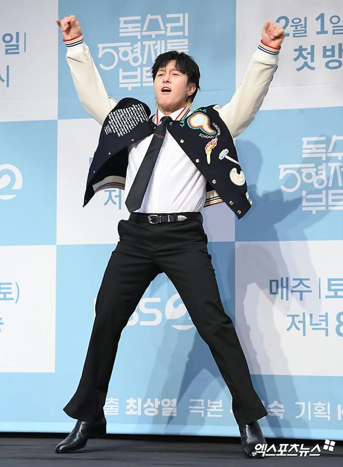 가수 겸 배우 김동완