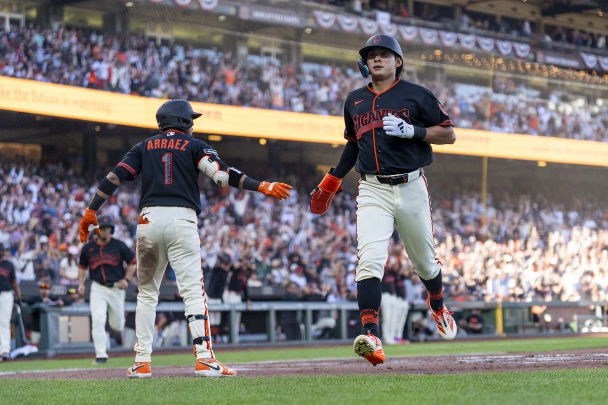 미국 메이저리그 샌프란시스코 자이언츠의 이정후가 1일(한국시간) 미국 캘리포니아 주 샌디에이고의 펫코 파크에서 열린 2026 메이저리그 샌디에이고 파드리스와의 원정 경기에 6번타자 겸 우익수로 선발출전, 5타수 3안타 3타점을 기록했다. 사진 연합뉴스
