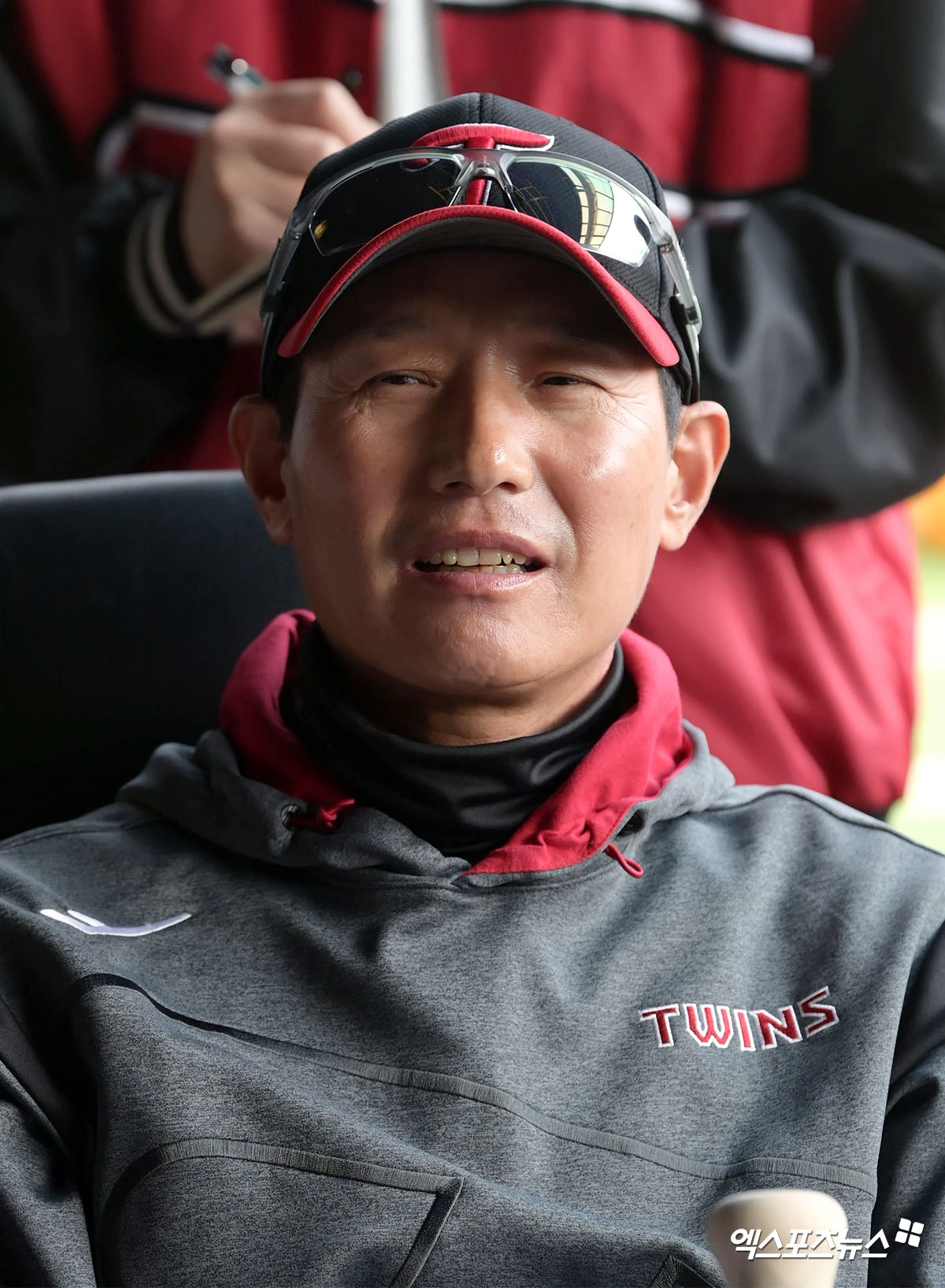 1일 오후 서울 잠실야구장에서 열리는 '2026 신한 SOL Bank KBO리그' KIA 타이거즈와 LG 트윈스의 경기, LG 염경엽 감독이 인터뷰를 하고 있다. 엑스포츠뉴스 DB