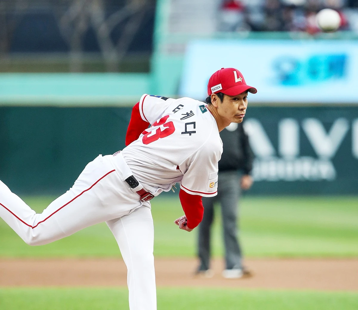 SSG 랜더스 일본인 투수 타케다 쇼타가 1일 인천 SSG랜더스필드에서 열린 2026 신한 SOL KBO리그 키움 히어로즈와의 팀 간 2차전에 선발등판, ⅔이닝 9피안타 1볼넷 5탈삼진 5실점을 기록했다. 사진 SSG 랜더스