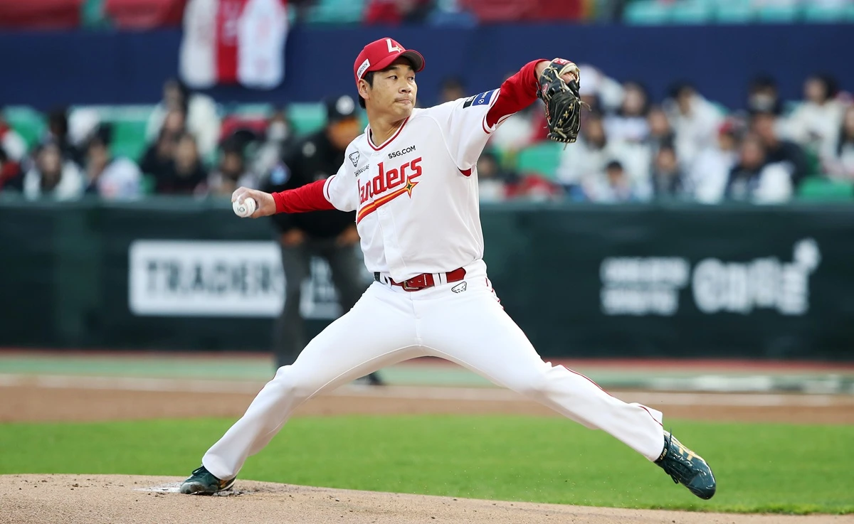 SSG 랜더스 일본인 투수 타케다 쇼타가 1일 인천 SSG랜더스필드에서 열린 2026 신한 SOL KBO리그 키움 히어로즈와의 팀 간 2차전에 선발등판, ⅔이닝 9피안타 1볼넷 5탈삼진 5실점을 기록했다. 사진 SSG 랜더스