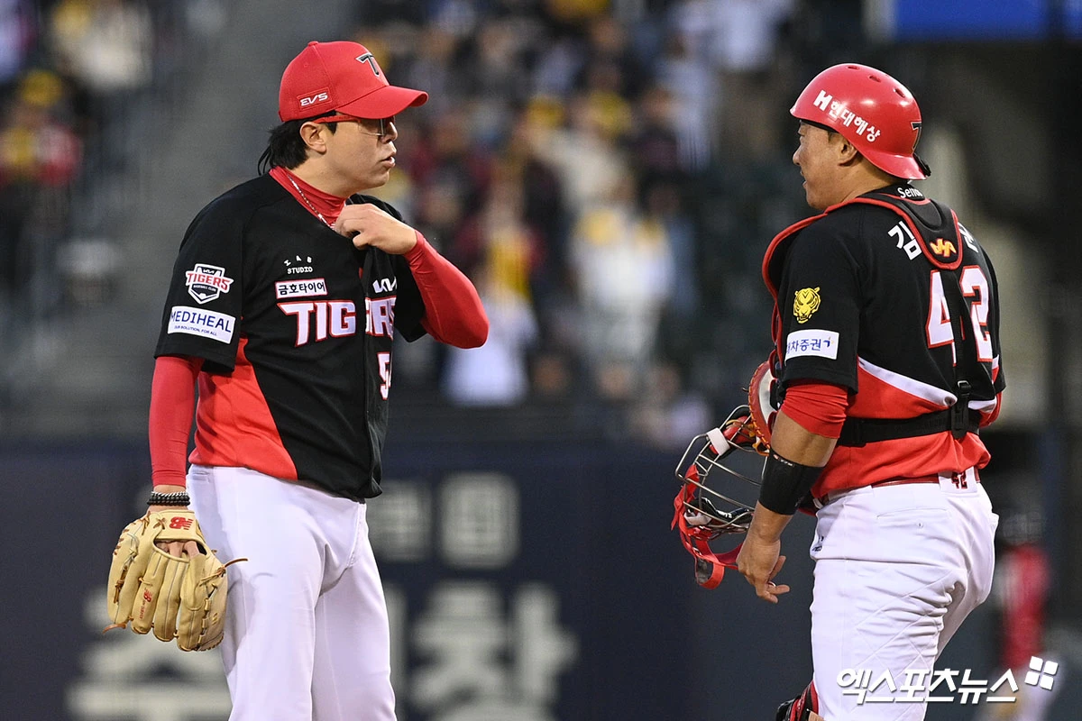 1일 오후 서울 잠실야구장에서 열리는 '2026 신한 SOL Bank KBO리그' KIA 타이거즈와 LG 트윈스의 경기, 1회말 1사 만루 KIA 선발 양현종이 LG 문성주에게 밀어내기 볼넷으로 실점하고 있다. 잠실, 고아라 기자