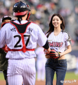 있지 'LG 개막 첫 승 기원'[엑's HD포토]