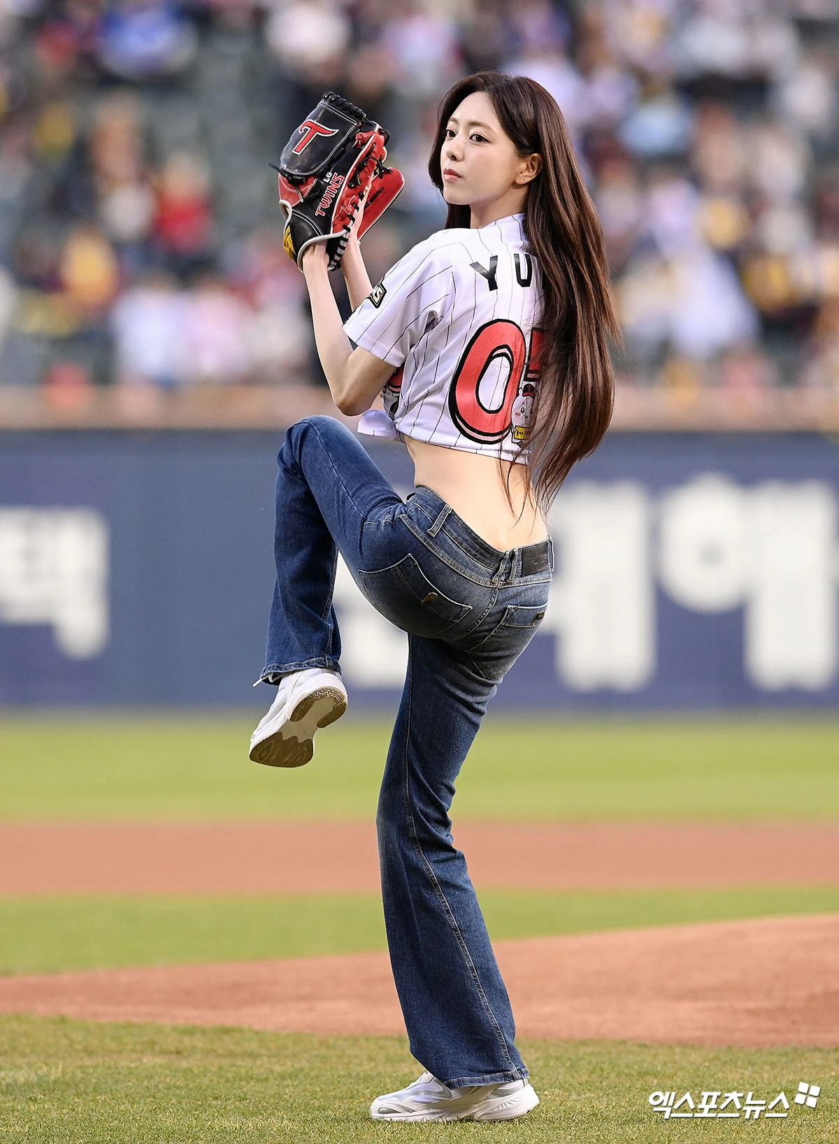 유나 '골반 여신의 시구'