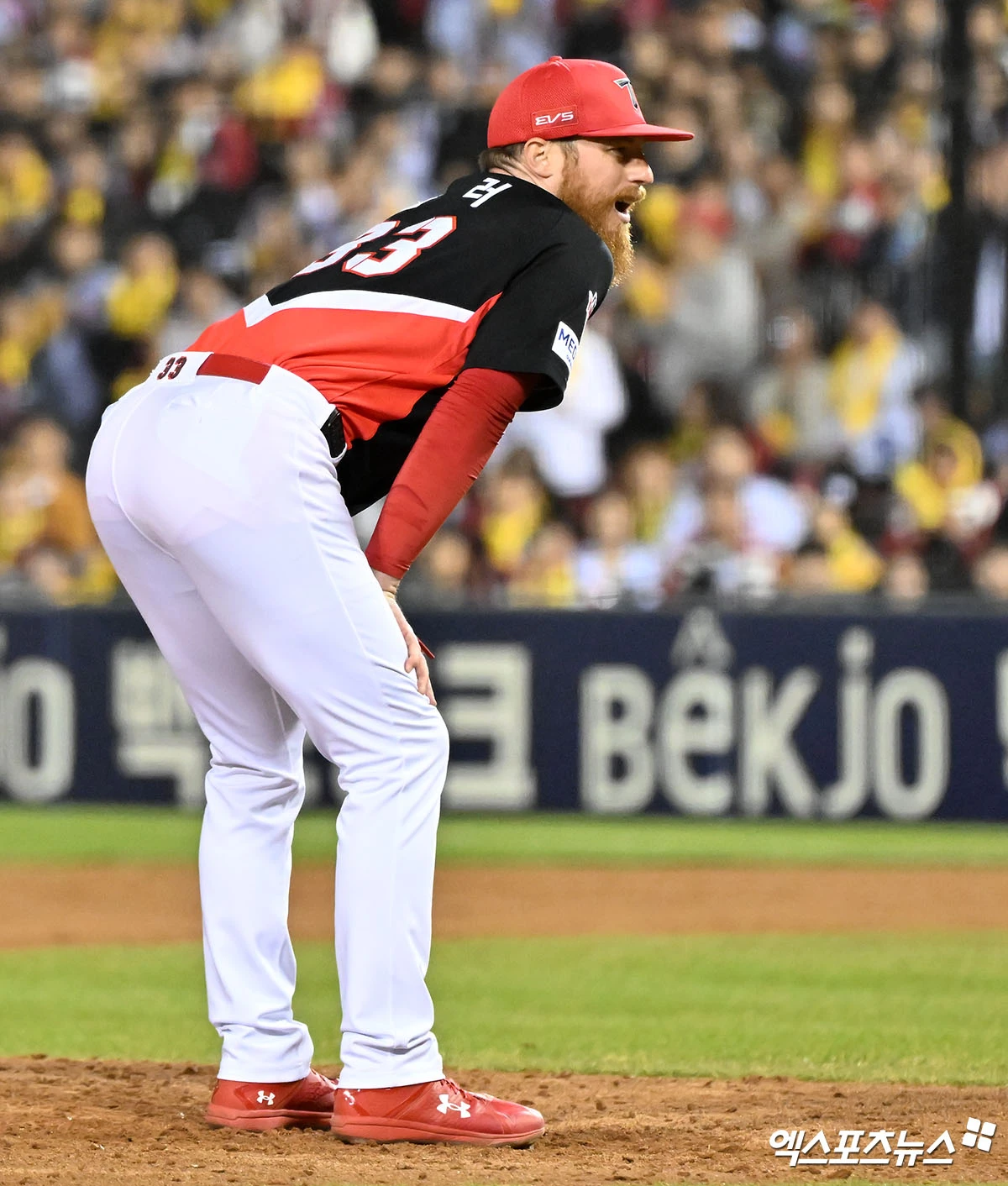 31일 오후 서울 송파구 잠실야구장에서 열린 '2026 신한 SOL Bank KBO리그' KIA 타이거즈와 LG 트윈스의 경기, 6회말 2사 1루 KIA 올러가 볼 판정에 아쉬워하고 있다. 엑스포츠뉴스 DB