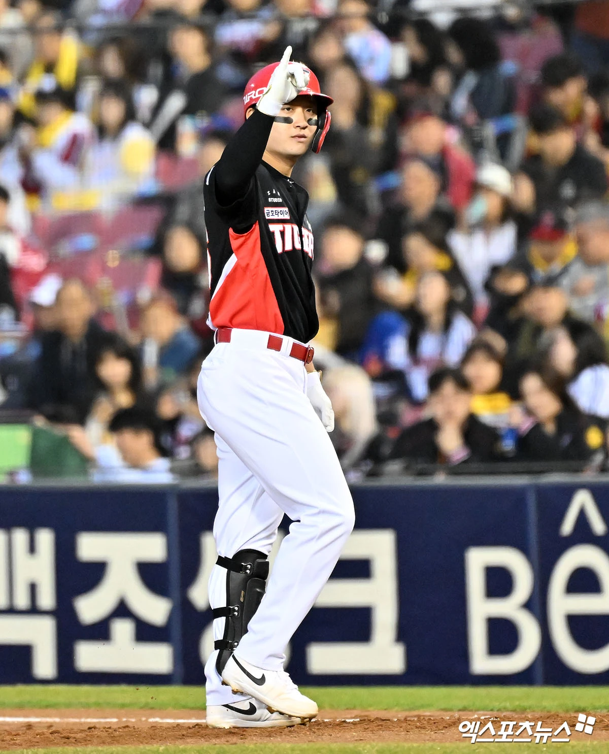 지난달 31일 오후 서울 송파구 잠실야구장에서 열린 '2026 신한 SOL Bank KBO리그' KIA 타이거즈와 LG 트윈스의 경기, 2회초 1사 KIA 윤도현이 우전안타를 날리고 있다. 엑스포츠뉴스 DB