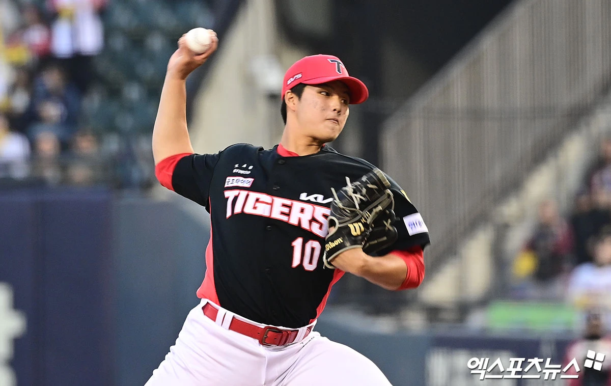 2일 오후 서울 송파구 잠실야구장에서 열린 '2026 신한 SOL Bank KBO리그' KIA 타이거즈와 LG 트윈스의 경기, 1회말 KIA 선발투수 김태형이 역투하고 있다. 잠실, 박지영 기자