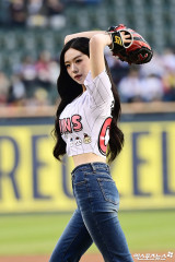 트리플에스 김채연 '허리 라인 뽐내며 시구'[엑's HD포토]