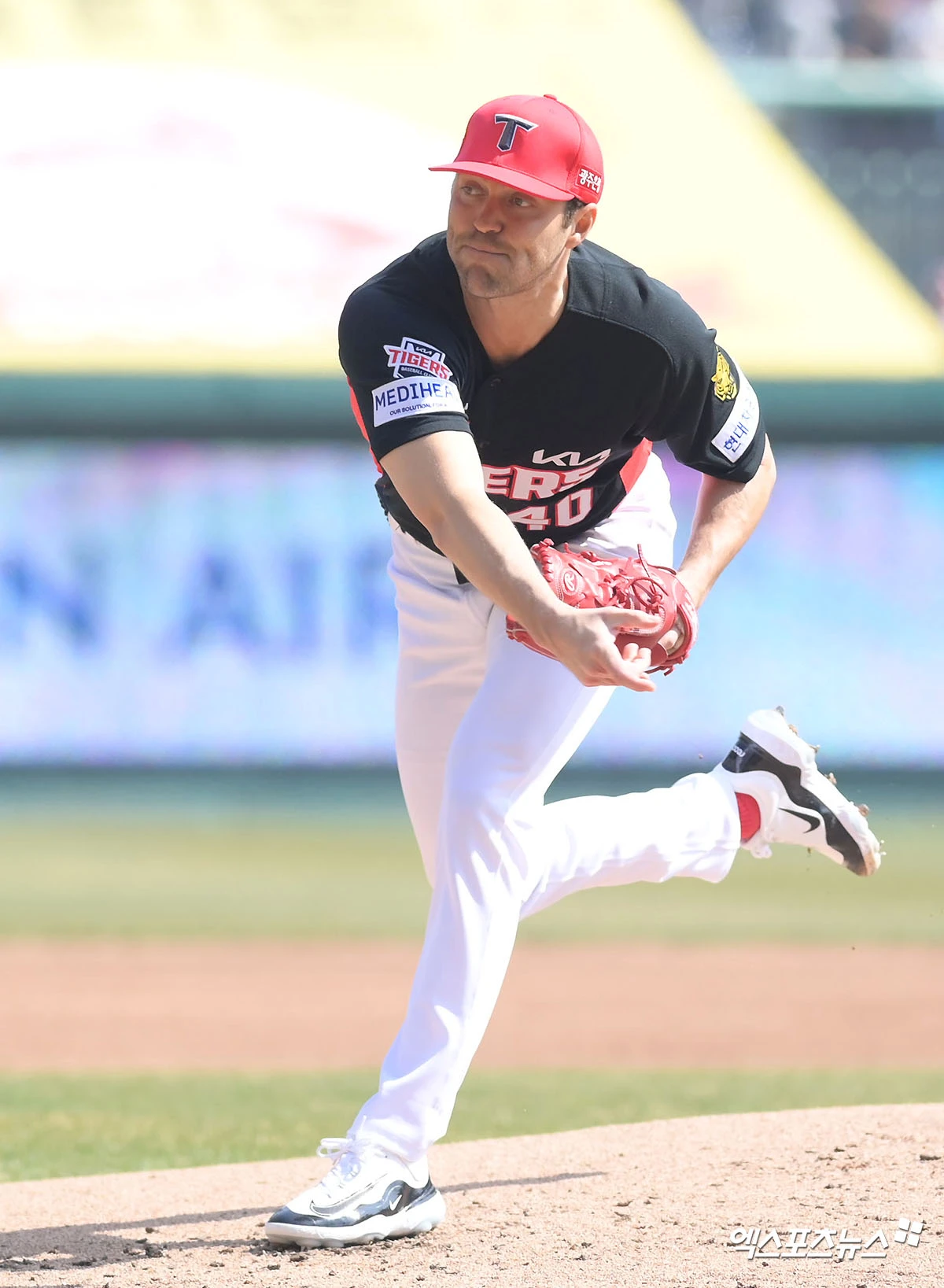 28일 오후 인천SSG랜더스필드에서 열린 '2026 신한 SOL Bank KBO리그' KIA 타이거즈와 SSG 랜더스의 경기, 1회말 KIA 선발투수 네일이 공을 힘차게 던지고 있다. 엑스포츠뉴스 DB