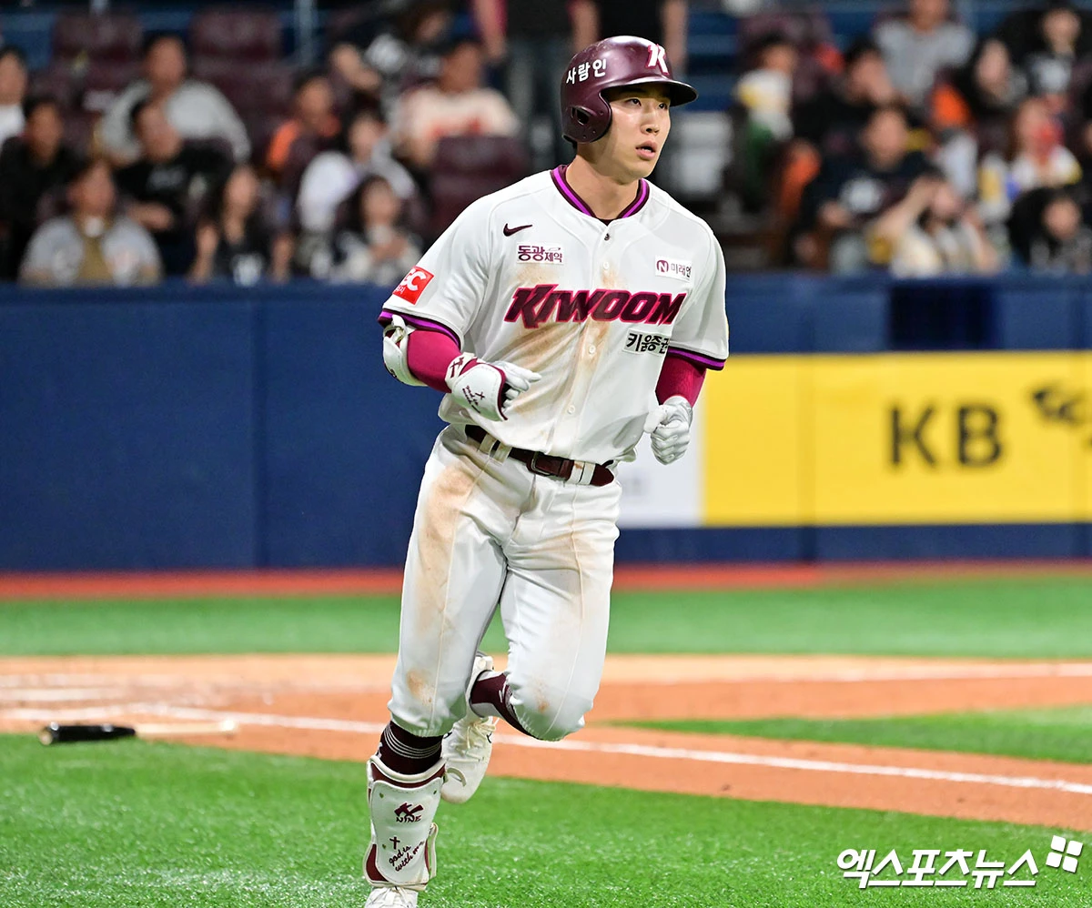 키움 히어로즈 외야수 이주형이 3일 서울 고척스카이돔에서 열린 2026 신한 SOL KBO리그 LG 트윈스와의 팀 간 1차전에서 멀티 히트를 기록, 팀의 홈 개막전 승리에 힘을 보탰다. 사진 엑스포츠뉴스 DB