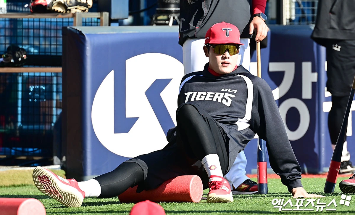 2일 오후 서울 송파구 잠실야구장에서 열리는 '2026 신한 SOL Bank KBO리그' KIA 타이거즈와 LG 트윈스의 경기에 앞서 KIA 오선우가 몸을 풀고 있다. 엑스포츠뉴스 DB