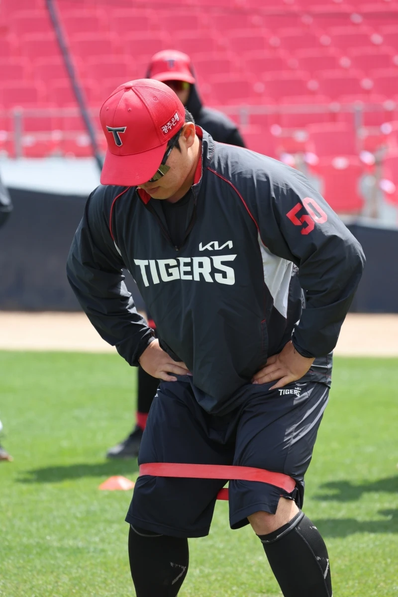 4일 오후 광주-KIA챔피언스필드에서 열리는 '2026 신한 SOL KBO리그' NC 다이노스와 KIA 타이거즈의 경기, 경기 전 KIA 내야수 박상준이 훈련을 소화하고 있다. KIA 타이거즈