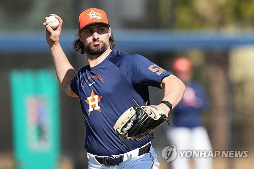 지난 시즌까지 KBO 한화 이글스에서 활약하던 우완투수 라이언 와이스(휴스턴 애스트로스)가 2경기 구원 등판해 연속 호투를 펼쳤다. 와이스는 4일(한국시간) 미국 캘리포니아주 웨스트 새크라멘토의 서터 헬스 파크에서 열린 2026 미국 메이저리그(MLB) 애슬레틱스과의 맞대결에서 6회말 구원 등판해 3이닝 38구 3피안타 2탈살짐 무사사구 무실점을 기록했다. 최근 2경기 연속 무실점 쾌투를 펼치면서 시즌 평균자책점을 1.50점까지 내렸다. 연합뉴스