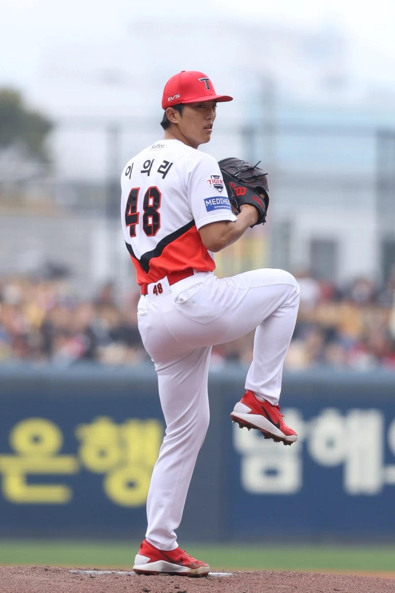 4일 오후 광주-KIA챔피언스필드에서 열린 '2026 신한 SOL KBO리그' NC 다이노스와 KIA 타이거즈의 경기, KIA 선발 이의리가 2⅔이닝 4피안타(2피홈런) 6사사구 5탈삼진 3실점을 기록했다. KIA 타이거즈