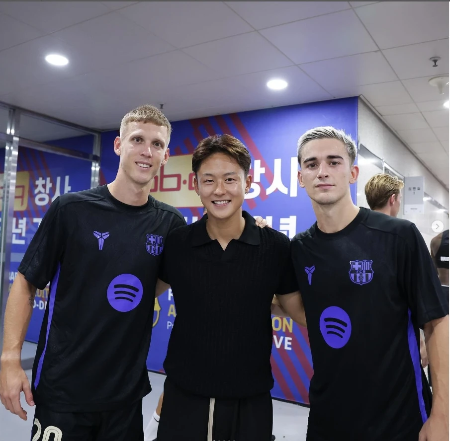통산 100번째 '현대가 더비'의 주인공은 전북현대 공격수 이승우였다. 전북은 이승우의 환상 드리블 돌파에 이은 득점으로 라이벌 울산HD를 제압하고 리그 선두권 경쟁에 불을 지폈다. 정정용 감독이 이끄는 전북은 4일 전주월드컵경기장에서 열린 하나은행 K리그1 2026 6라운드 홈 경기에서 울산을 2-0으로 제압했다. 이로써 전북은 3연승과 함께 승점 11(3승2무1패)을 기록, 선두 FC서울(승점 12)을 승점 1점 차로 바짝 추격했다. 반면 울산은 개막 무패 행진이 끊기며 승점 10(3승1무1패)에 머물렀다. SNS