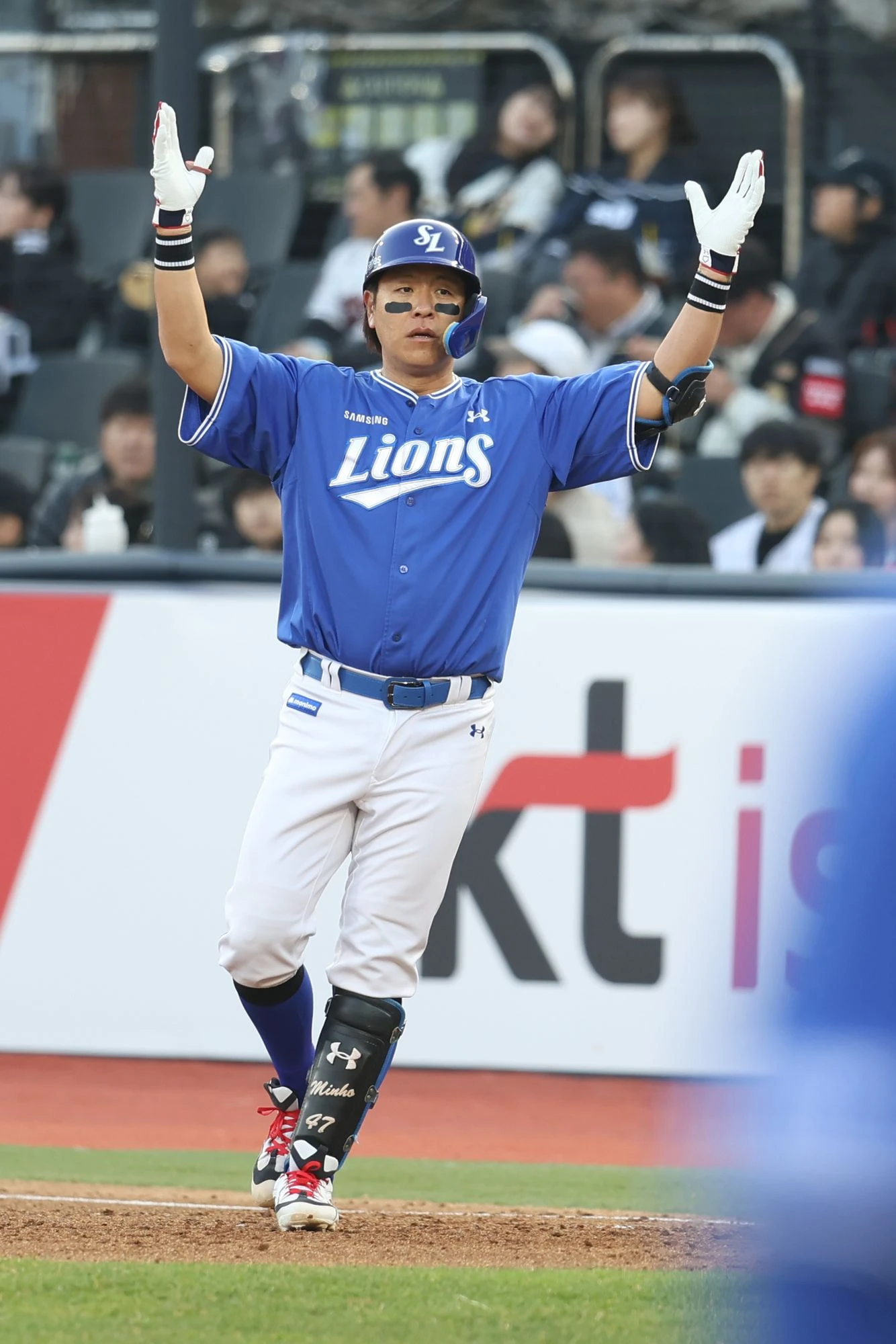 삼성 라이온즈 포수 강민호가 4일 수원 KT위즈파크에서 열린 2026 신한 SOL KBO리그 KT와의 팀 간 2차전에서 4타점을 기록, 팀 4연승을 견인했다. 사진 삼성 라이온즈