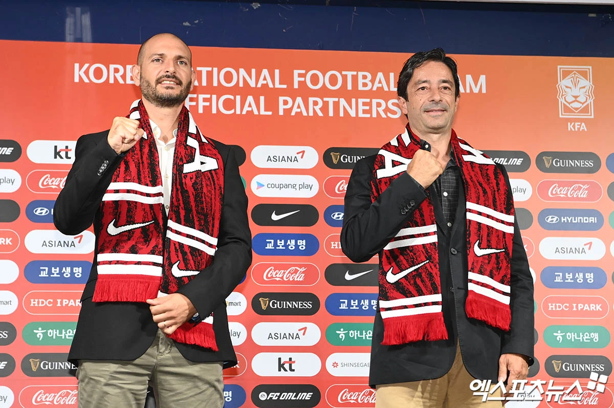 논란의 인터뷰로 홍역을 치르고 있는 주앙 아로소 대한민국 축구대표팀 코치는 해당 기사가 다른 뉘앙스로 나갔다며 삭제를 요청했다. 앞서 아로소 코치는 조국 포르투갈 언론 '볼라 나 레데'와의 인터뷰에서 현재 한국 대표팀에 합류하게 된 배경과 상황에 대해 설명하면서 한국은 자국인 감독을 중심에 두고 유럽 코치를 통해 훈련과 경기 모델을 체계화하려는 구조였다고 밝혔다. 엑스포츠뉴스DB