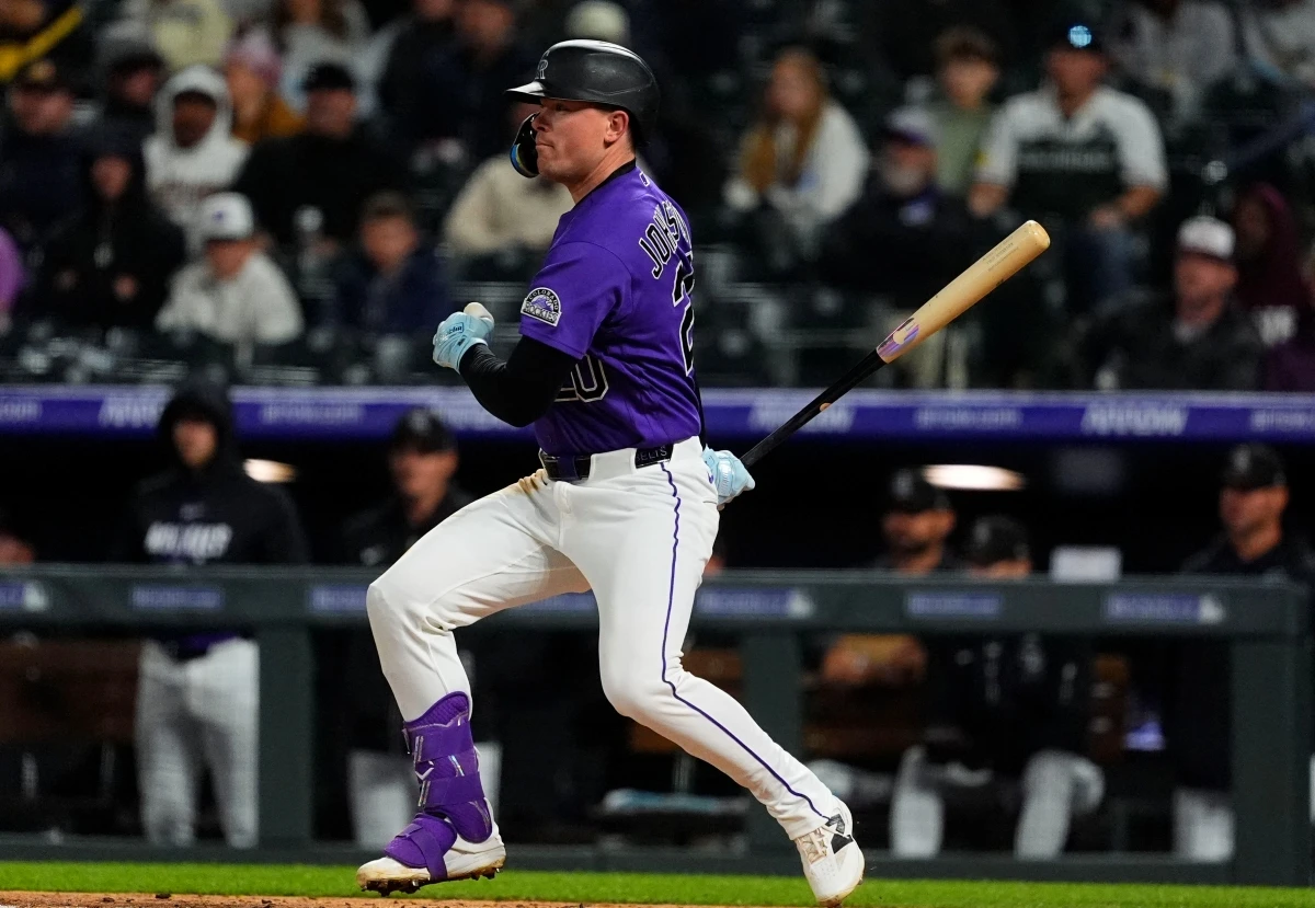 7일(한국시간) 미국 콜로라도주 덴버의 쿠어스필드에서 열린 2026 미국 메이저리그(MLB) 휴스턴 애스트로스와 콜로라도 로키스의 경기, 5회말 2사 1, 3루 콜로라도 트로이 존스톤이 1타점 2루타를 치고 있다. 연합뉴스