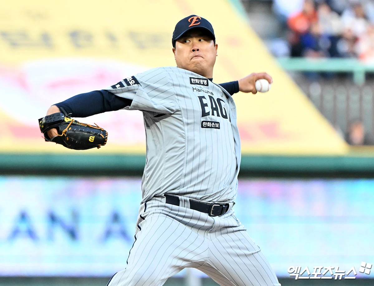 7일 오후 인천SSG랜더스필드에서 열린 '2026 신한 SOL Bank KBO리그' 한화 이글스와 SSG 랜더스의 경기, 1회말 한화 선발투수 류현진이 공을 힘차게 던지고 있다. 인천, 김한준 기자