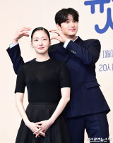'10살 차이 맞아?' 김고은, 01년생 김재원과 눈부신 비주얼 케미