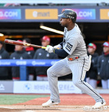 2루타 날리는 페라자[포토]