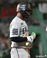 페라자 ‘자동 고의사구 출루’[포토]