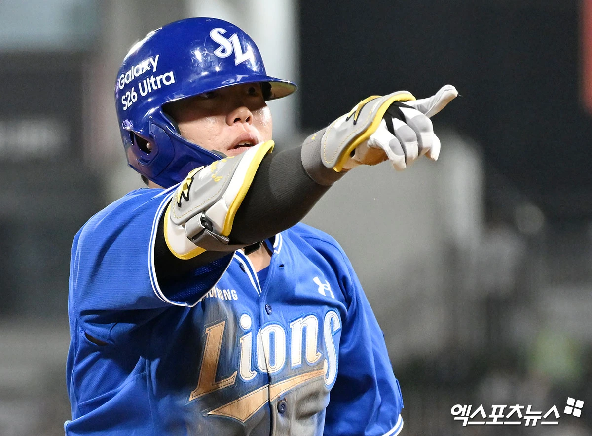 3일 오후 수원KT위즈파크에서 열린 '2026 신한 SOL Bank KBO리그' 삼성 라이온즈와 KT 위즈의 경기, 6회초 2사 2루 삼성 류지혁이 1타점 3루타를 날린 후 기뻐하고 있다. 엑스포츠뉴스 DB